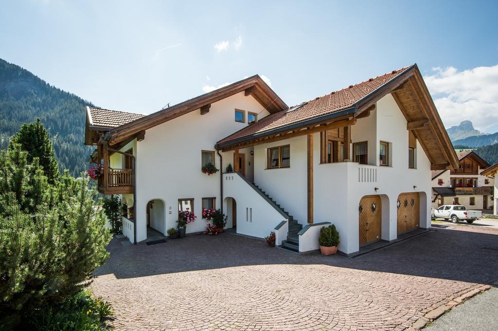 Apartments Tino Ла Вале Екстериор снимка